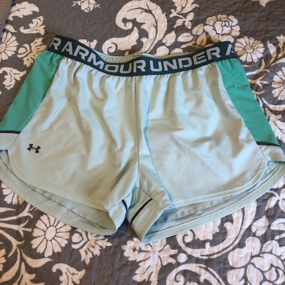 Wmn's UnderArmour shorts